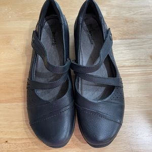 Earth Newton Mary Jane black tumbled full grain leather - size 9